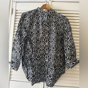 Chico’s Women's Black White Patterned Stretch No Iron Shirt Blouse Top 1.5 12